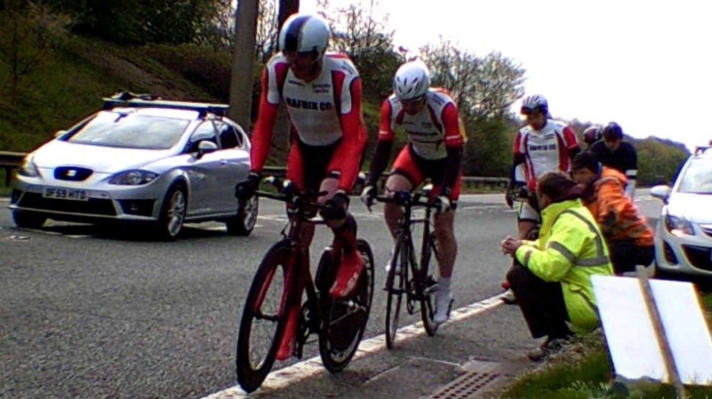 1 & 2 Bryn Davies & Pete Thomas start